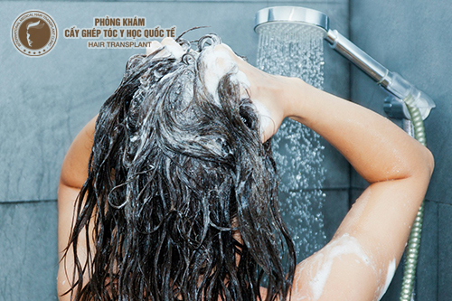 7 lỗi khiến rụng tóc nhiều khi gội hầu hết ai cũng mắc phải